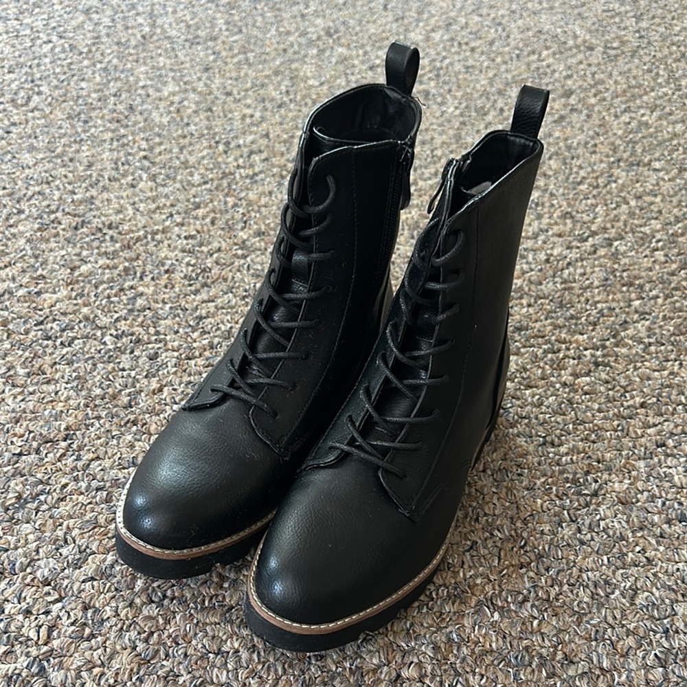 Black Leather Woman’s Boots
